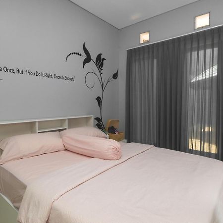 Villa Palm Springs By Reqhome Ciater Hilir المظهر الخارجي الصورة